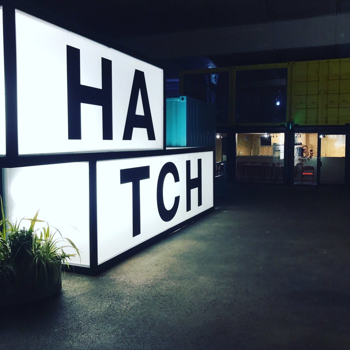 We're soon to open our first floor bar space serving some great beers, cocktails, shots and the odd game of beer pong. 

We're looking for great people in the following positions. 

Chef 
KP
Bar Supervisor
Bar Staff 

Email sean@40fr.co with the reference FRIED CHICKEN