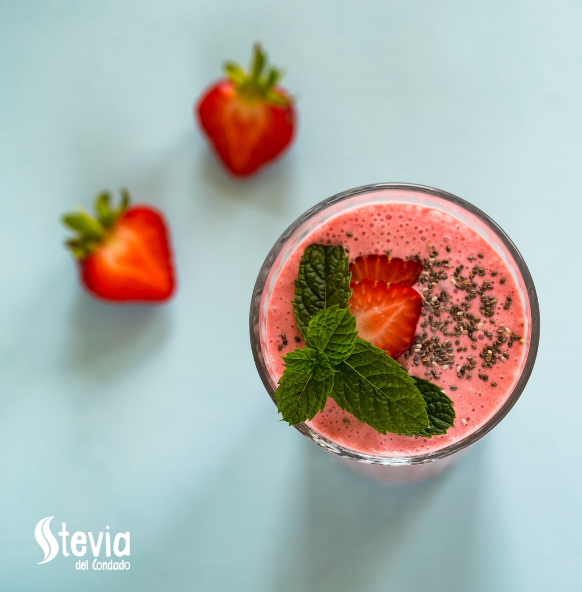 SteviaCondado's tweet photo. 🍓 ¿Estás listo para disfrutar de tu merienda con el mejor #Smoothie de fresas? 📄 No te pierdas los ingredientes: 175 g de fresas, 500 ml de leche🥛,1 cucharada de #SteviaDelCondado, ½ cucharadita de zumo de limón. ¡Listo para Disfrutar!😍 #Stevia #natural https://t.co/LC3SCywGAM