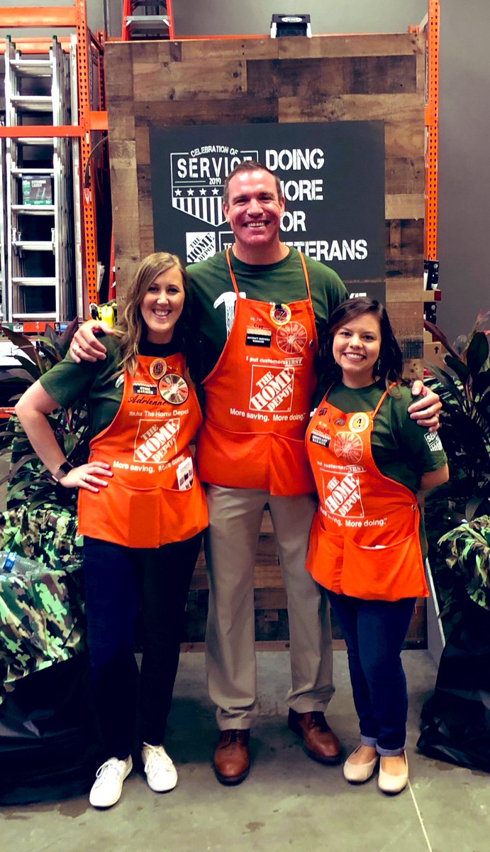 Reunited and it feels so Good! 😁
Having a blast at the D29 MVP walk!
#choosetoserve #swbest 
#cantstopwontstop