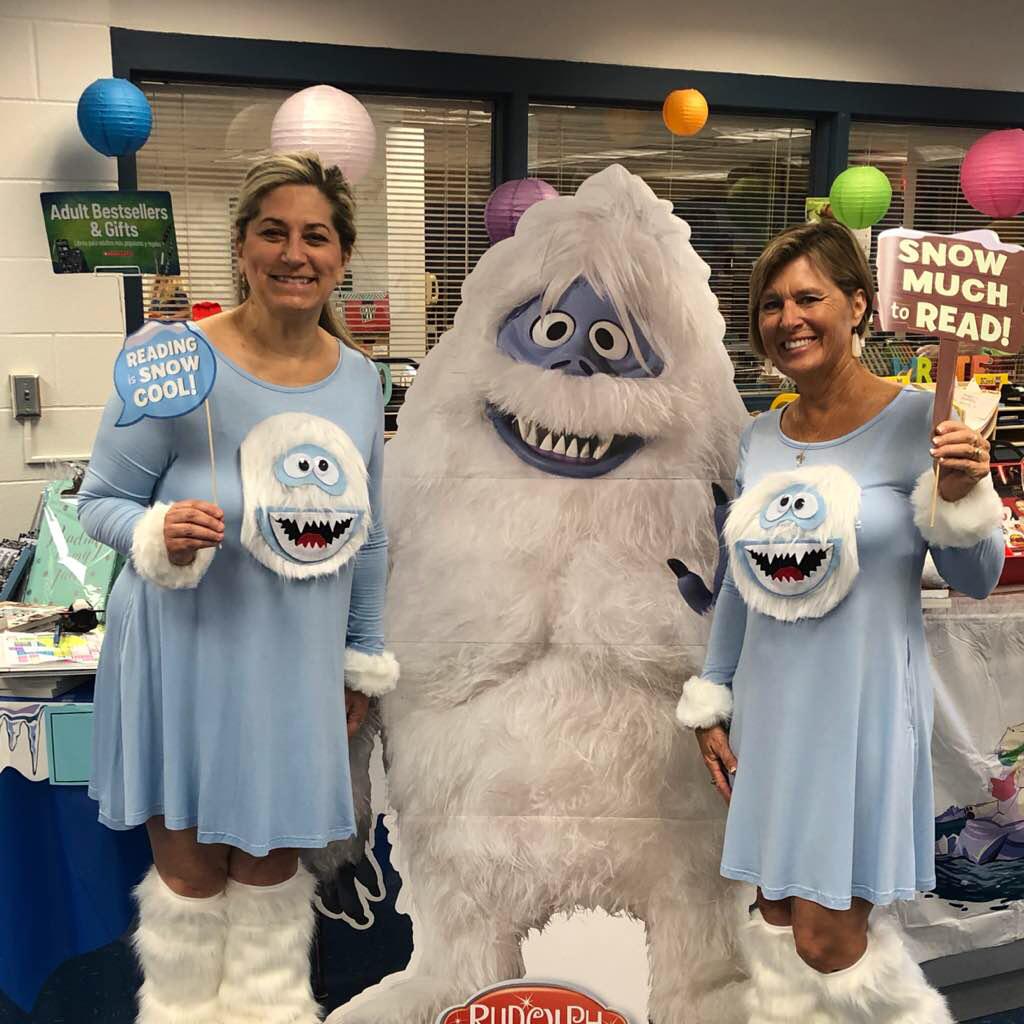 LaurelOakElem's tweet photo. Are you “Yeti” for the @laureloakelem book fair?!?! We are! Stop by and stock up on books and other amazing items! @collierschools https://t.co/Vj6aAxt6uC
