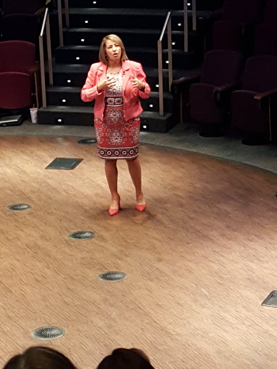 hil_g39's tweet photo. EVP Hoda Sayed-Friel highlighting how apps and AI are transforming the future of healthcare and creating positive outcomes for #PopulationHealth @MEDITECH #MDCIO2019 https://t.co/pMSUumN2t7