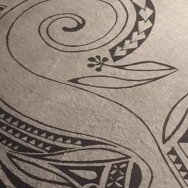 BulaMoco's tweet image. Can you see the Gecko shape? 🦎 👉 @bulamoco is back. 
So [Connect with your tribe]

#workinprogress #gecko #tribal 
design by BulaMokoCo. 🌴😎🌴
#kesakesa #masikesa #tapadesign #tapacloth #barkcloth #tribalwarriors #fijibati #viti #fijianart #fijides… ift.tt/2ObEvx4