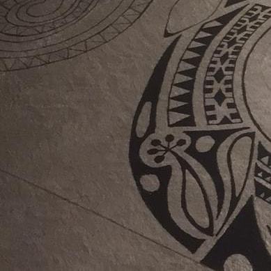 BulaMoco's tweet image. Original Masi 👉 @bulamoco is back. 
So [Connect with your tribe]

#workinprogress #gecko #tribal 
design by BulaMokoCo. 🌴😎🌴
#kesakesa #masikesa #tapadesign #tapacloth #barkcloth #tribalwarriors #fijibati #viti #fijianart #fijidesign #SayBula #fijitim… ift.tt/308rwDi