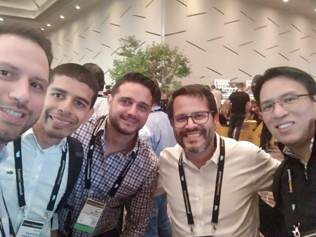 grupoaxento's tweet photo. ¡Un excelente evento #SuccessConnect! Compartiendo y actualizándonos para poder acompañar en el proceso de transformación de cultura de trabajo y mejorar la experiencia de los empleados en las empresas de la región.
#HumanExperienceManagement #Axento https://t.co/xrlgbISKIz