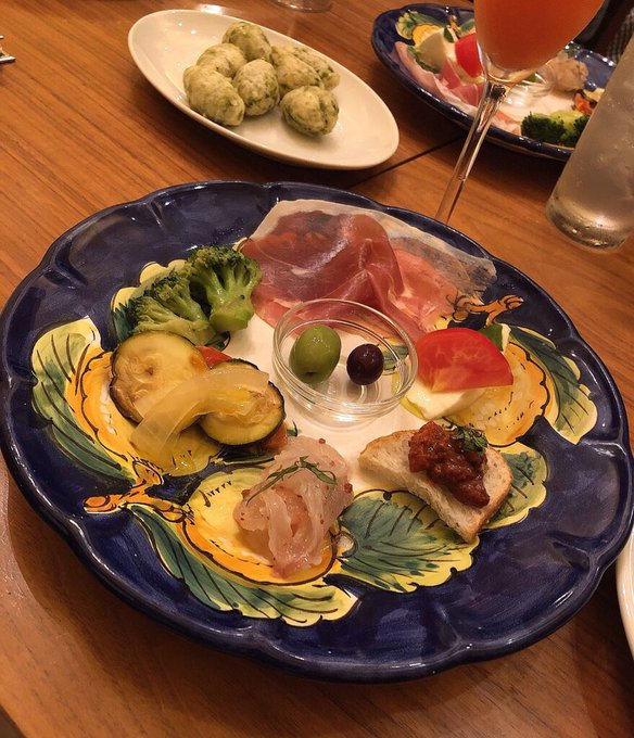 ãšã挫ç»å®¶ãšé£²ãã§ããð