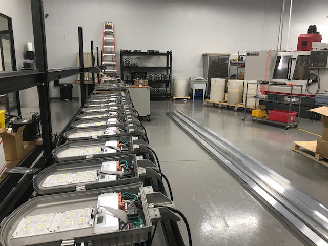 ApolloMetro's tweet image. Our latest production line showing our new SL5 Medium Lights.