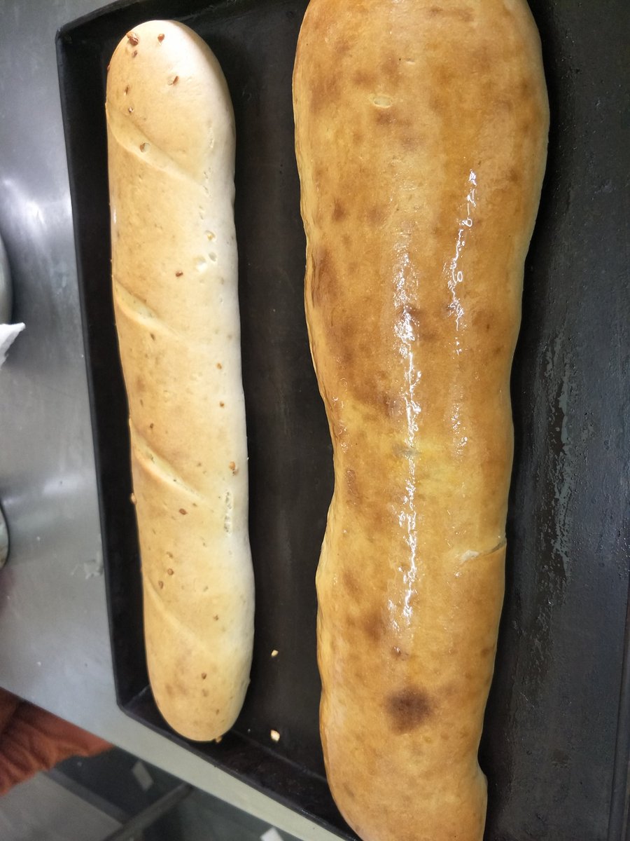 aryanyash69's tweet photo. #Garlicbread
#testy 
#delicious 
#baked
#basicbreadforlearning https://t.co/4MZvCSe2QU