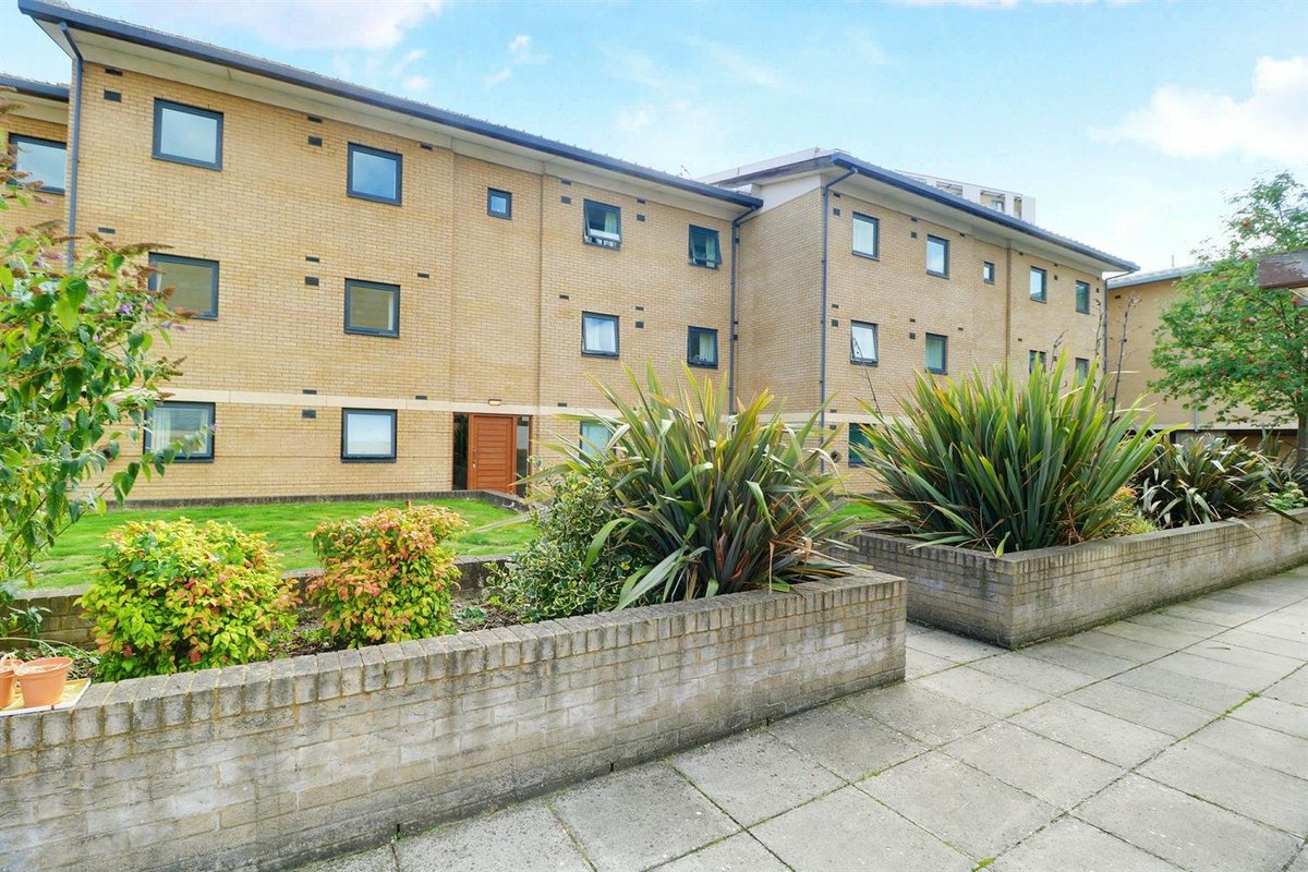 A lovely two bedroom apartment located in this very sought after area of Cambridge near the leisure park. flinklp.haart.co.uk/ForSaleV5/?pro…