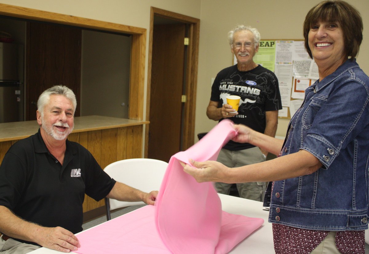 Byesvile_Club's tweet photo. Started our no-sew blanket project--cut fringe on 32 blankets. Will finish them Thurs, Sept. 26, 6:00pm, Stop Nine Senior Center. Join us to knot fringe and share pizza. #DR6690 #ByesvilleRotary https://t.co/m4T6qjQNtE