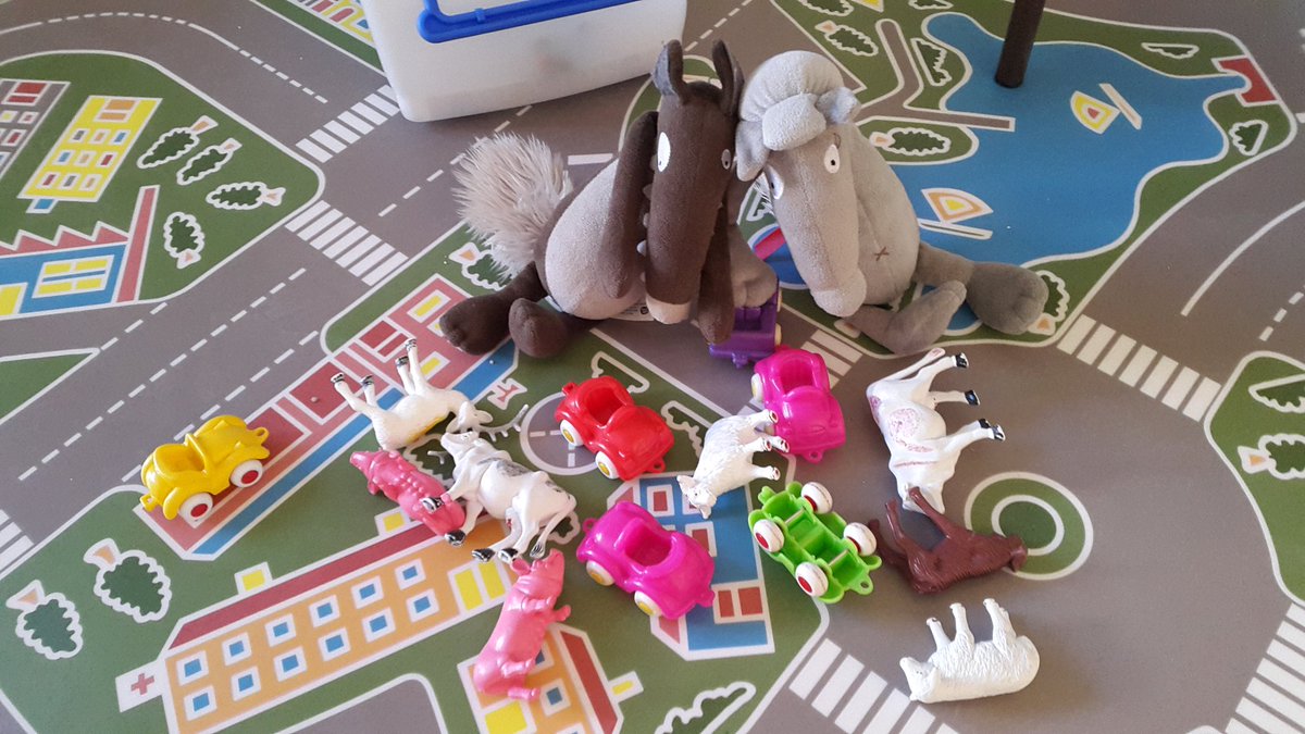 GS_Beruges's tweet image. Cet après midi,  Loup et Louve ont sorti des voitures et des animaux et se disputaient. 
Nous avons décidé de partager les voitures et les animaux pour qu&apos;ils en aient autant. Combien en ont - ils eu chacun? @JosetteRapiette @gscmunich @GsaLoti @GsLfcdg #problemater #mathsenvie