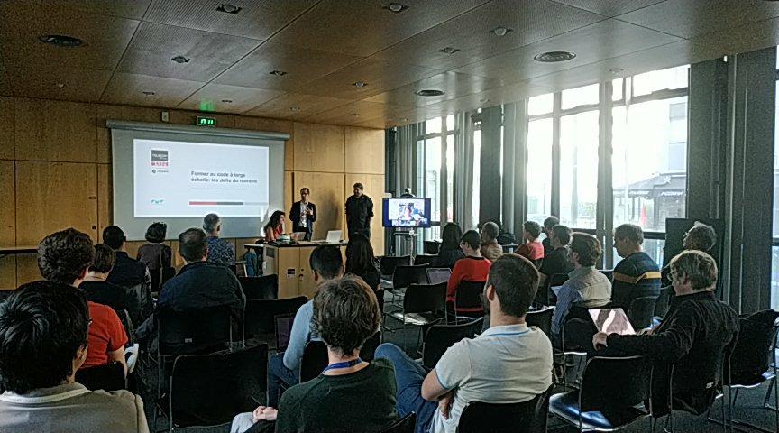 MOOClangageC's tweet image. Bienvenue à l'After Work "#formeraucode à large échelle : les défis du nombre" ! Au programme de ce soir : quelles conclusions tirer de l'expérience du @MOOClangageC pour faire évoluer l'enseignement de l'informatique ? @IMTFrance