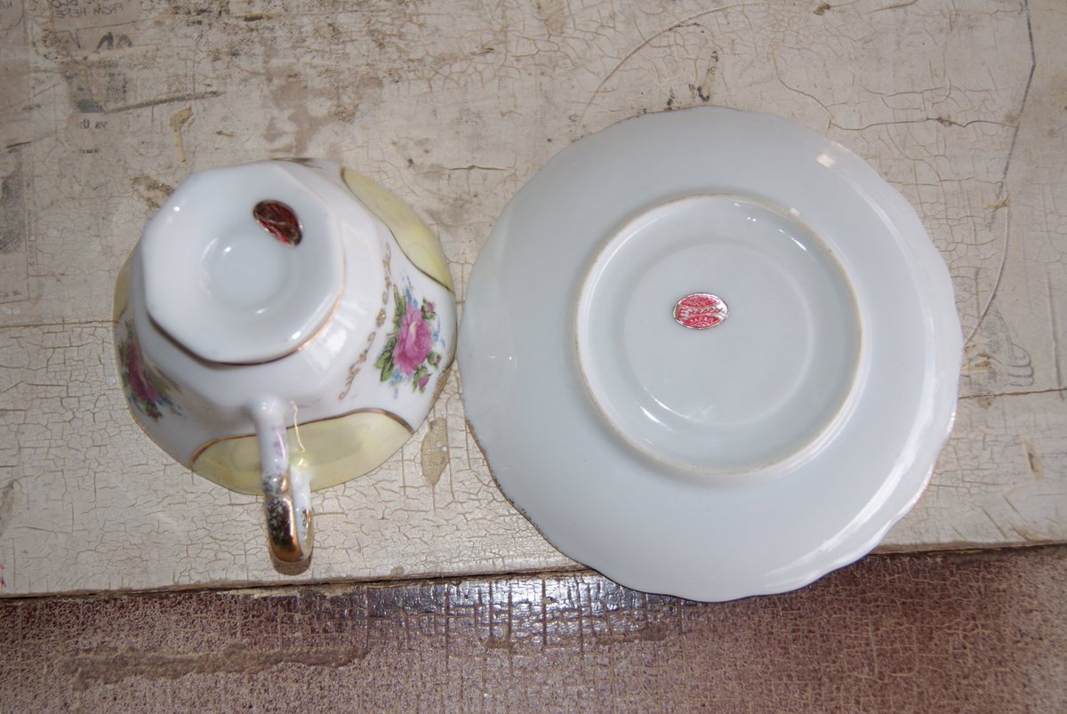 Wisdom_Lane's tweet image. 1960s Enesco Tea Coffee Lemonade Barista Cup And Saucer With Gold Trim And Paper Label Rose Pattern Great For Country Kitchen tuppu.net/84ddfd43 #Etsy #WisdomLane #RosePattern