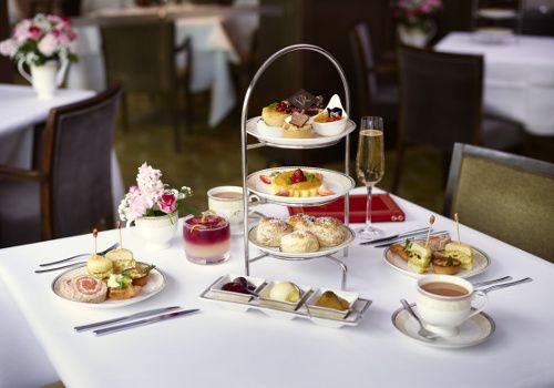 AfternoonTeaUK's tweet photo. New on the blog - Chef Chat and Afternoon Tea at Royal Garden Hotel > https://t.co/6tsnAjQXyM
@RoyalGardenHotel #AfternoonTeaUK #ChefChat https://t.co/3jiCdxBUox