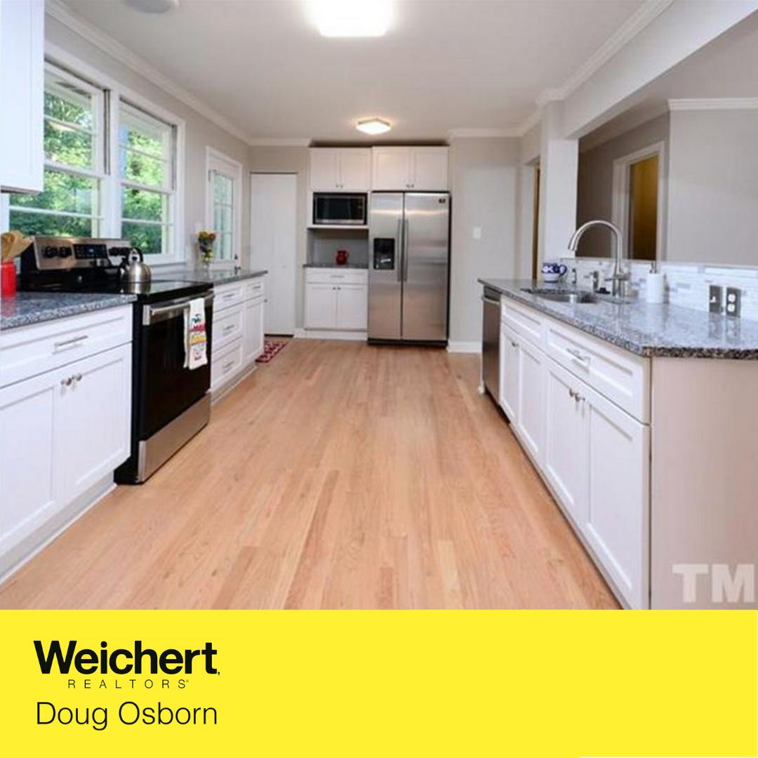 RealtyDoug's tweet image. Beautifully updated mid century split level! 

🏠 → bit.ly/420ridgefield