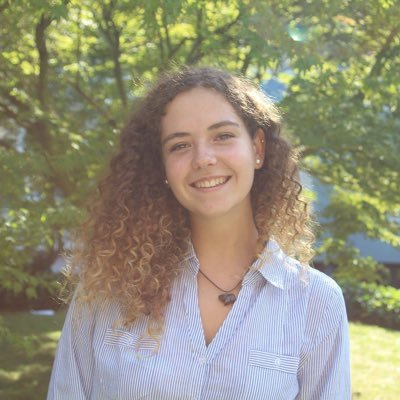 IESEG's tweet photo. Mon avis sur l’IÉSEG : « Je peux m’éclater tout en suivant un enseignement de #qualité. Ce qui m’a marqué aussi, c’est à quel point nous avons été bien préparés à intégrer le monde du travail » @camillenvrr, étudiante à l’#IESEG https://t.co/S9F0hvM1ja #IESEGExperience https://t.co/bYlMlxuSoL