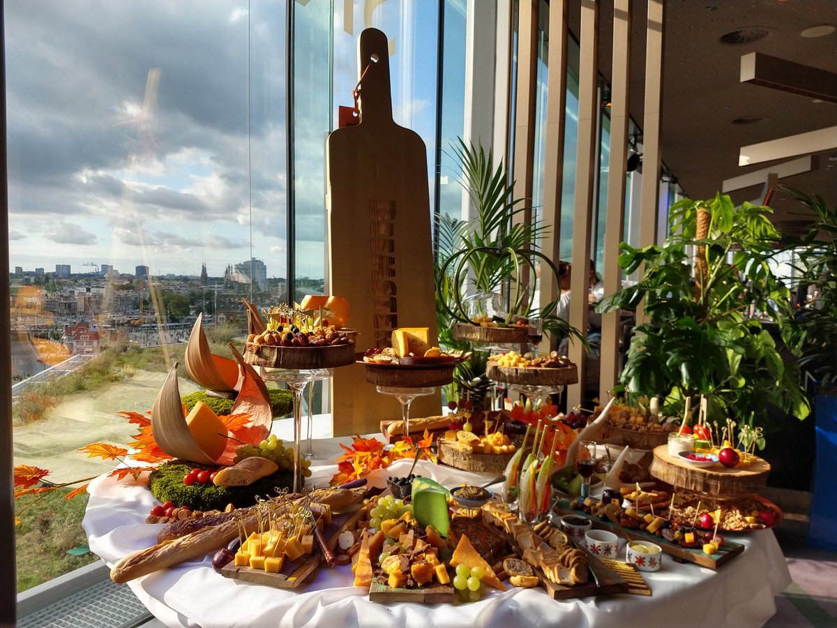 Een gezellige &amp; fantastische avond! <a href="/Beemsterkaas/">Klat aiter</a> &amp; <a href="/QmusicNL/">Qmusic (NL)</a> 
in het @DoubleTreeAMSCS #amsterdam #domibo