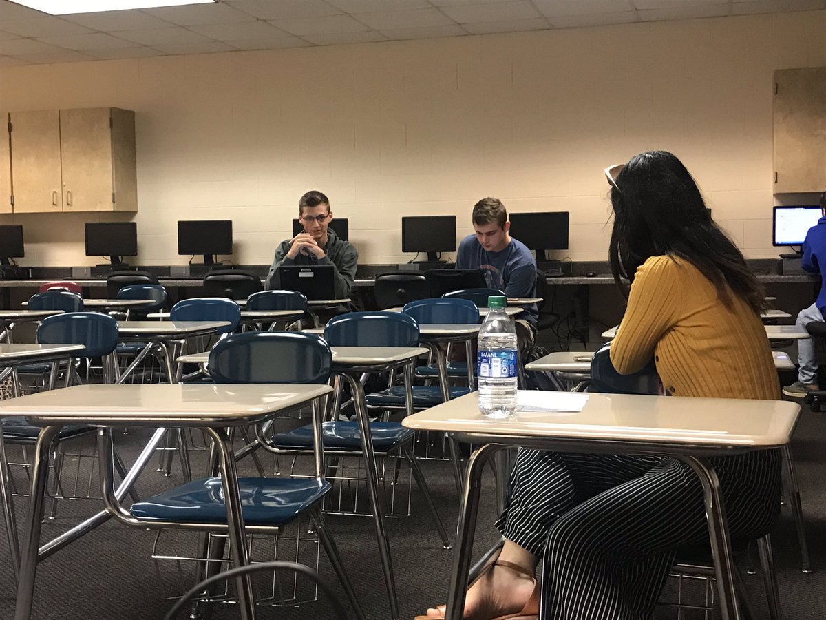 BHSPDL's tweet photo. Look for a great article about PDL coming up in the @TheWCStandard! Thanks for coming by today and spotlighting our students! #YourLearningYourPath #SEL #HighSchool #PioneerPride #EdChat #OnlineEducation #EduChat #Teaching #Education #21stCenturyLearning https://t.co/kdAKTzTEUA