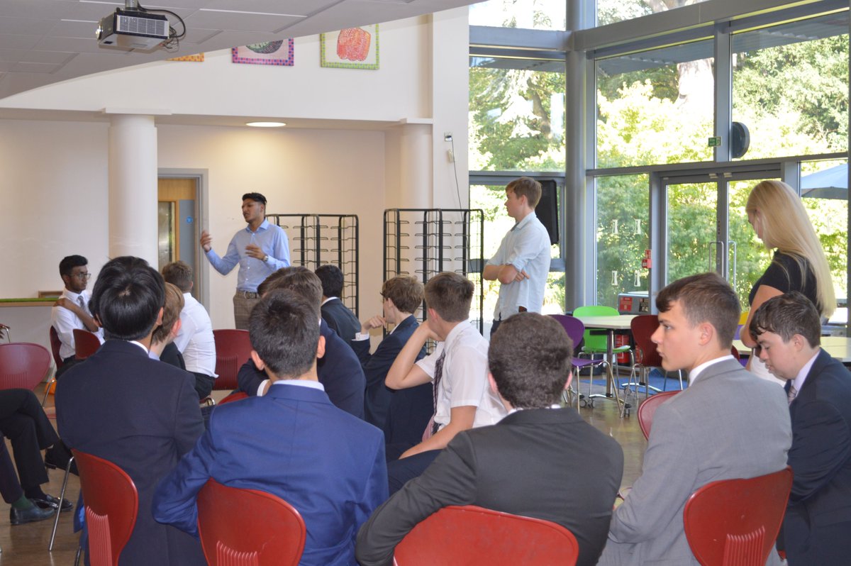 EwellCastleUK's tweet photo. We're very lucky to have such great alumni who want to come back &amp; help with our Sixth Form enrichment &amp; careers sessions.  Big thanks to Thomas, Milan, Sasha, Dawood, Will &amp; Eloise who will soon be back at university, finished this summer or are in employment.  Keep in touch. https://t.co/JlgKyNAaxI