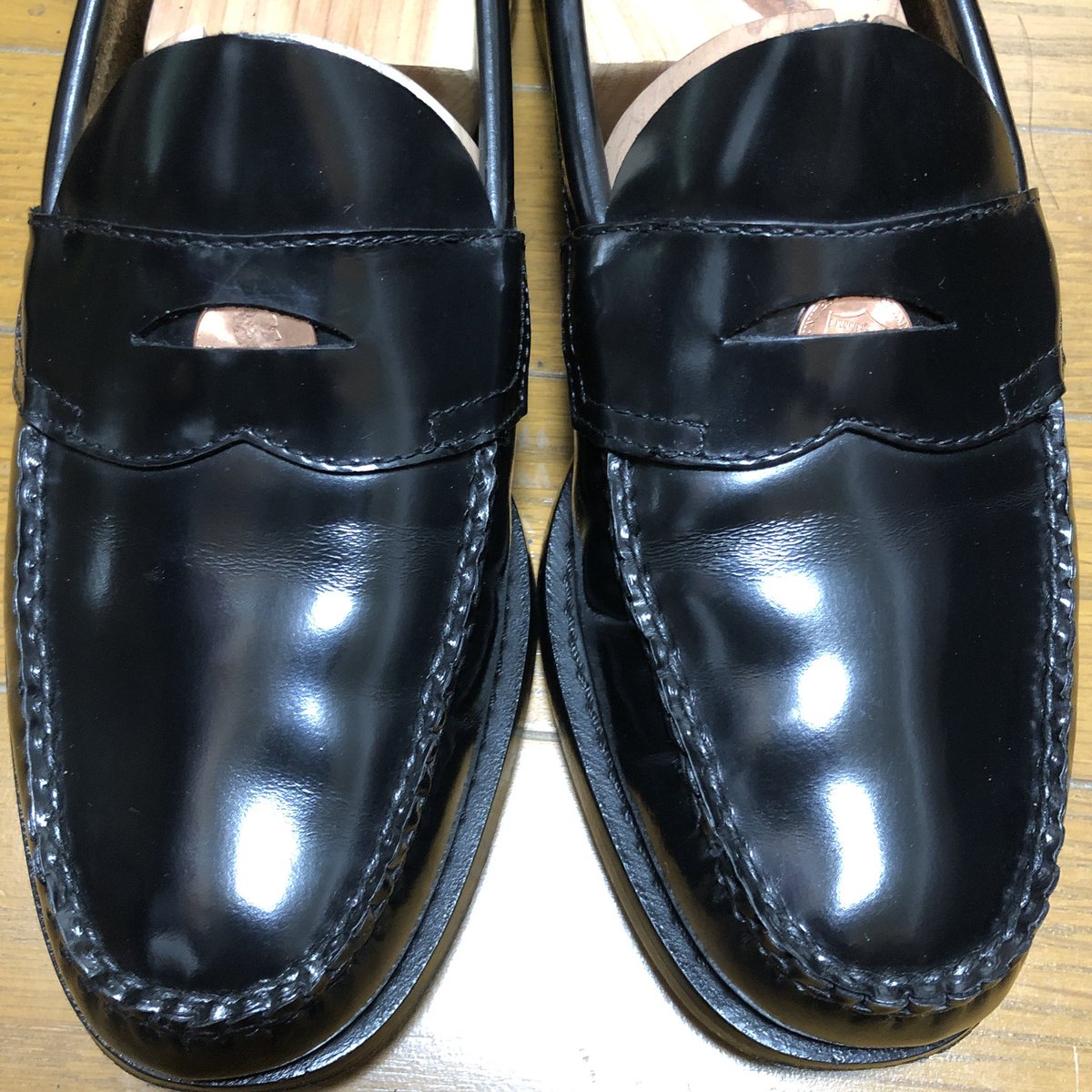 甥っ子家族がラスベガスに家族旅行。 ローファーを買って間もない私は1セントコイン2枚のお土産を希望しました。 「ペニーローファー」には「1セントコイン」が必須ですもんね。  いまだに100ドルちょっとで購入できたWEEJUNS。 明日から楽しみます^_^ #ペニーローファー ...