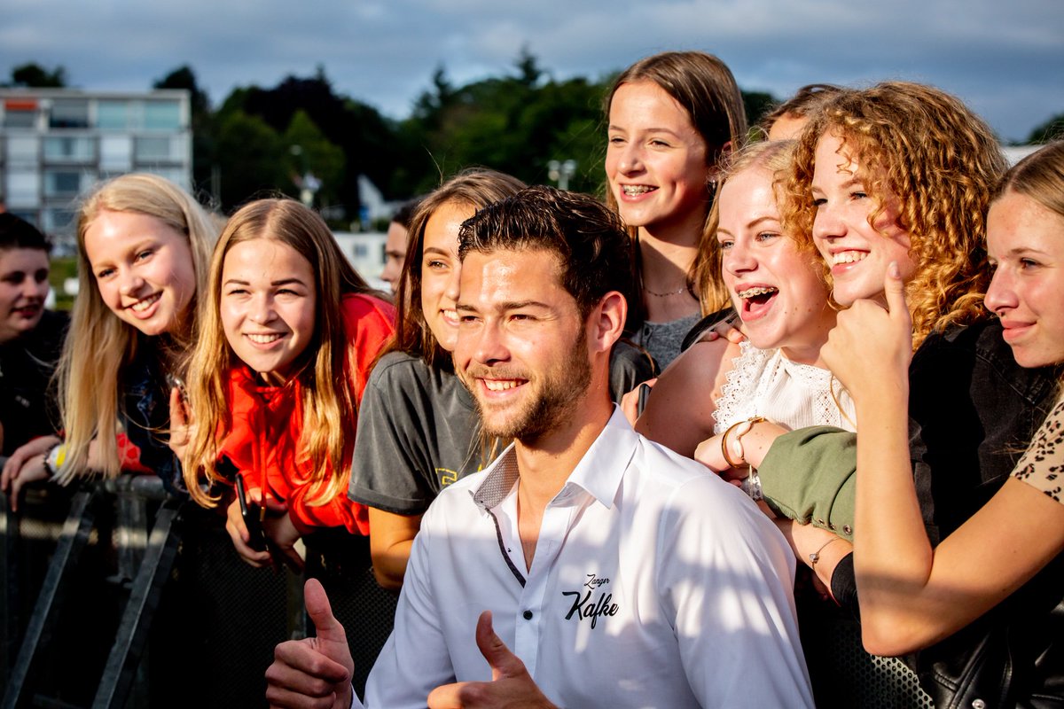 Rijnweek's tweet photo. Zanger Kafke maakte er een groot feest van tijdens zijn optreden op de Rijnweek Rhenen van 2019. Check de foto’s.

#throwback #thursday #rijnweek #rhenen #festival #gratis #zanger #kafke https://t.co/M4sYXYSvra