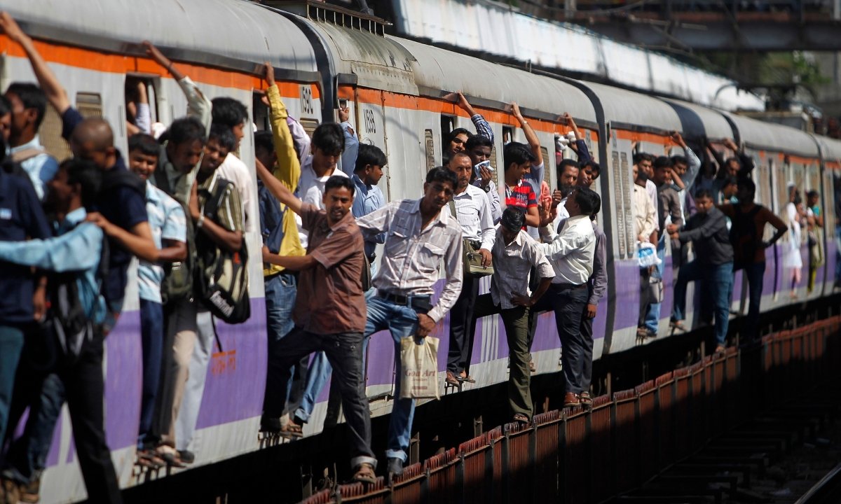 attomeybharti's tweet photo. Pic 1 is telling Pic 2 that they are being selfish and anti-environmentalist to support Mumbai Metro. https://t.co/4tF2GaN6AF