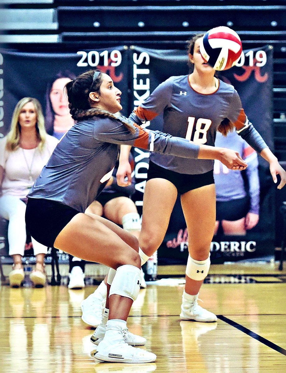AlvinJacketVB's tweet photo. 🖤🐝🧡🏐
💥DISTRICT Home Opener 
 🐝 vs Clear Creek 

🗓 Friday, September 20th

⏰Fresh A - 4:15p
⏰Fresh B - 5:45p
⏰JV - 4:45p
⏰Varsity - 6:00p

📍Alvin High School 
📸: @mikey_tex 

#committed #BuildTheNest #JacketFight #JacketPride https://t.co/8dk4kXyWsj