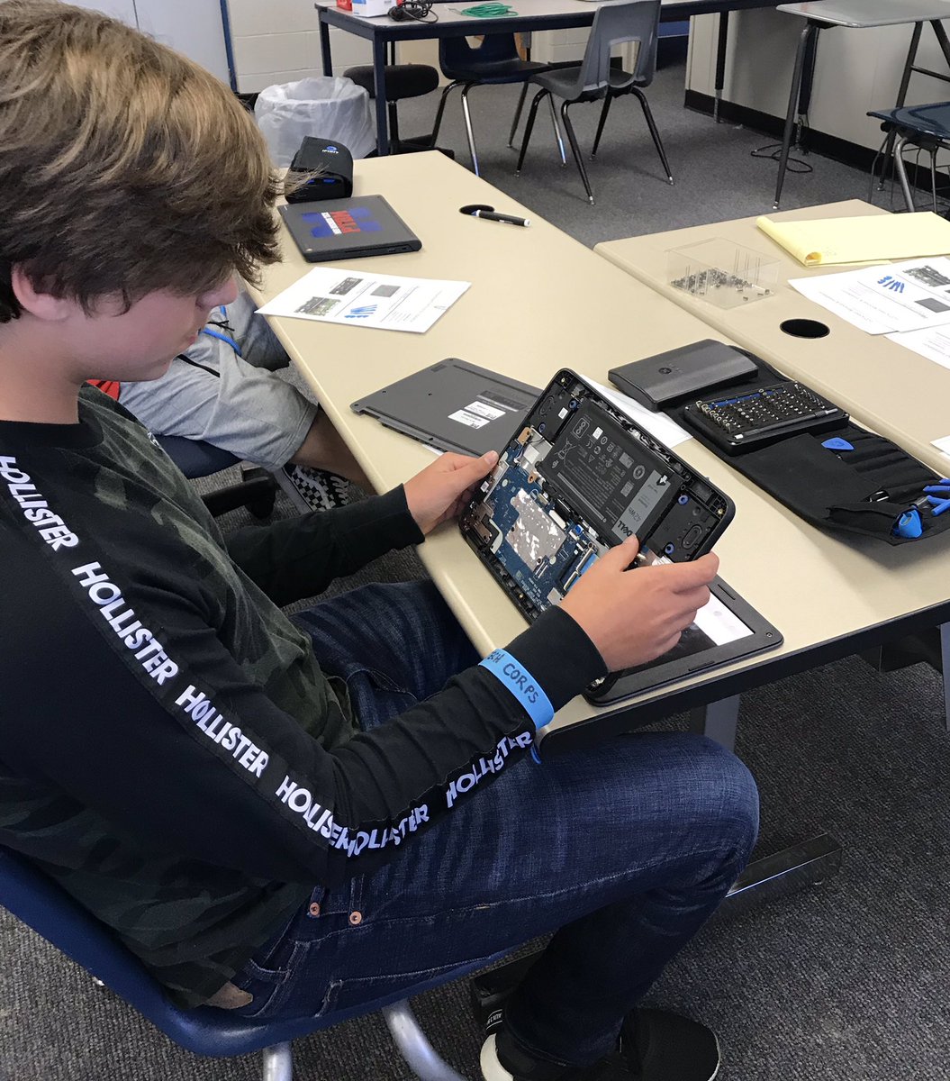 PitTechMHS's tweet photo. Students hard at work with repairs and lessons #thisisstc #PTBM @BizTechMHS @MarysvilleEVSD https://t.co/dKwBnxiJXp