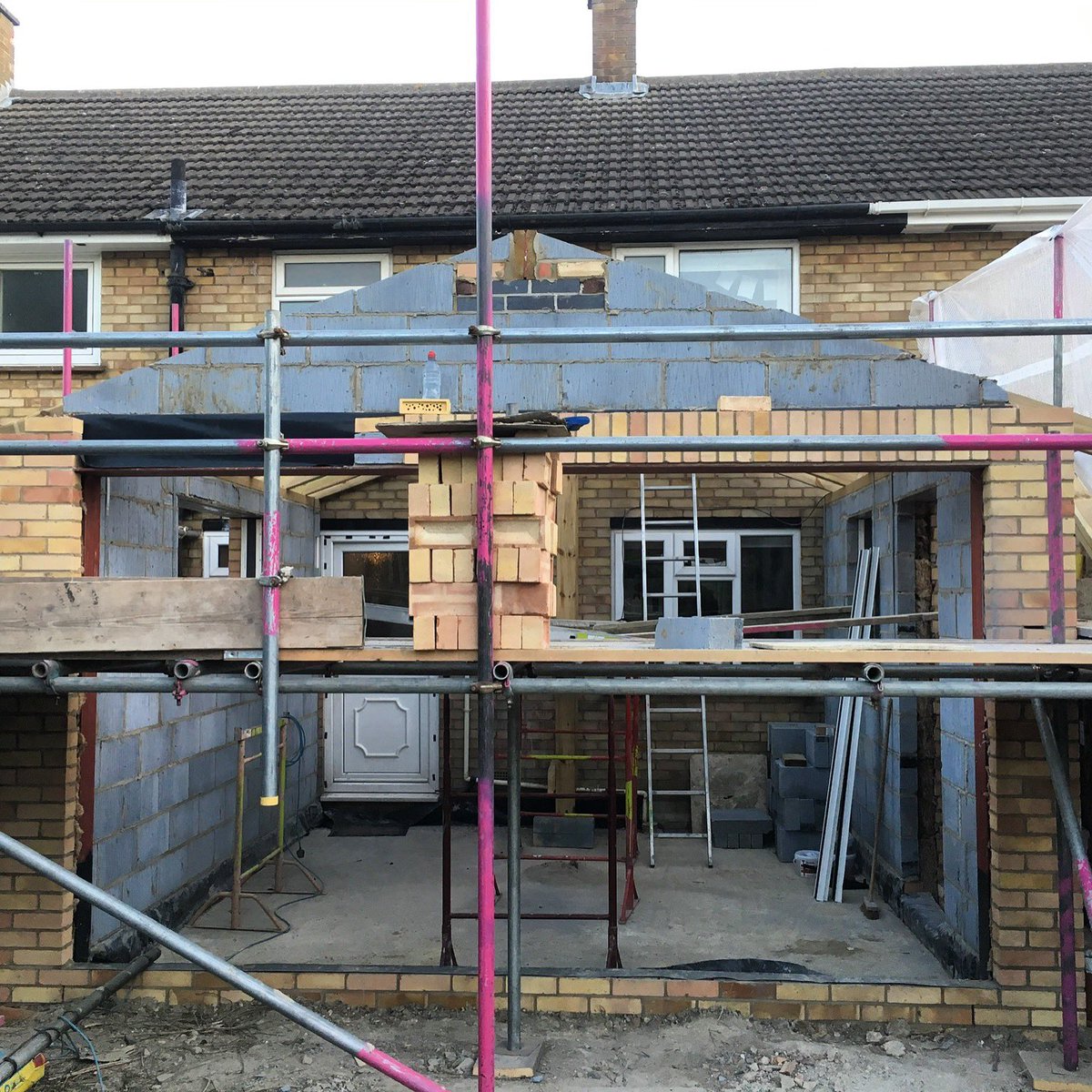 wearebba's tweet photo. #weareonsite in #Cambridge where Wallace Build are making good progress on this ground floor rear extension project. f you look carefully you can also spy our latest #BeeBrick from @GreenandBlueUK ready to go in! #wearebba @3cBuilding #CARStructures https://t.co/FotevoGXzW