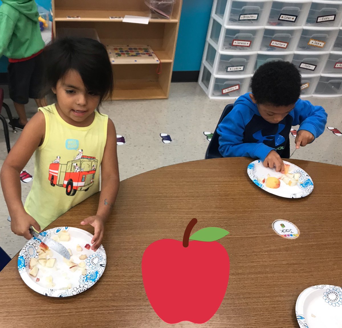 LPPMrsClausen's tweet photo. Making homemade applesauce today for our September food experience! 🍎🍏 @LittlePanthers1  #npspanthers #pawsitivepanthers https://t.co/0Vz1IY3QFp
