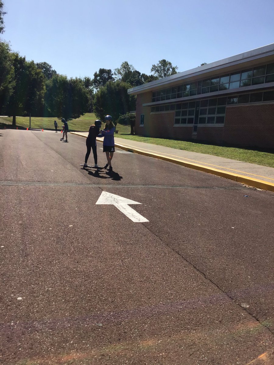 CBSDhpe's tweet photo. Students helping students is one of the most precious gifts we get to see our Ss demonstrate in PE on a daily basis! Keep SHINING that lenape pride @CBLenapeMS 💕#waveboarding #cbsdhpe #PhysEd https://t.co/XGzLJ7MkiA