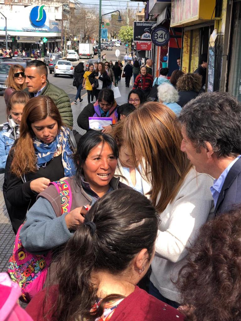 mariuvidal's tweet image. Con @gustavoposse caminamos por el centro de San Isidro para escuchar a los vecinos y comerciantes de la zona que nos dieron su apoyo y muchas ideas para seguir mejorando el barrio.