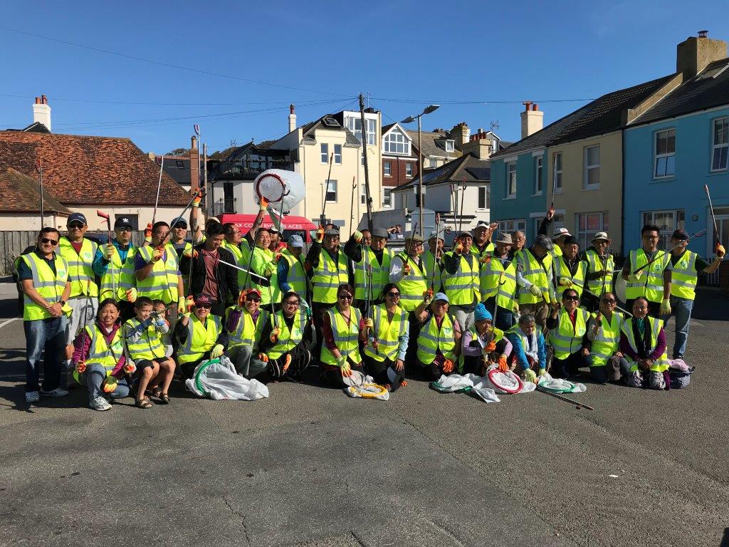 fstonehythedc's tweet photo. A big thank you to members of our Nepalese community for taking part in a litter pick of Sandgate last weekend 👏

A number of Great British Beach Clean events are happening across the district from tomorrow 🚯

Find out how you can get involved here ➡️ https://t.co/ePix1HgL1o https://t.co/7uvazdH1fB