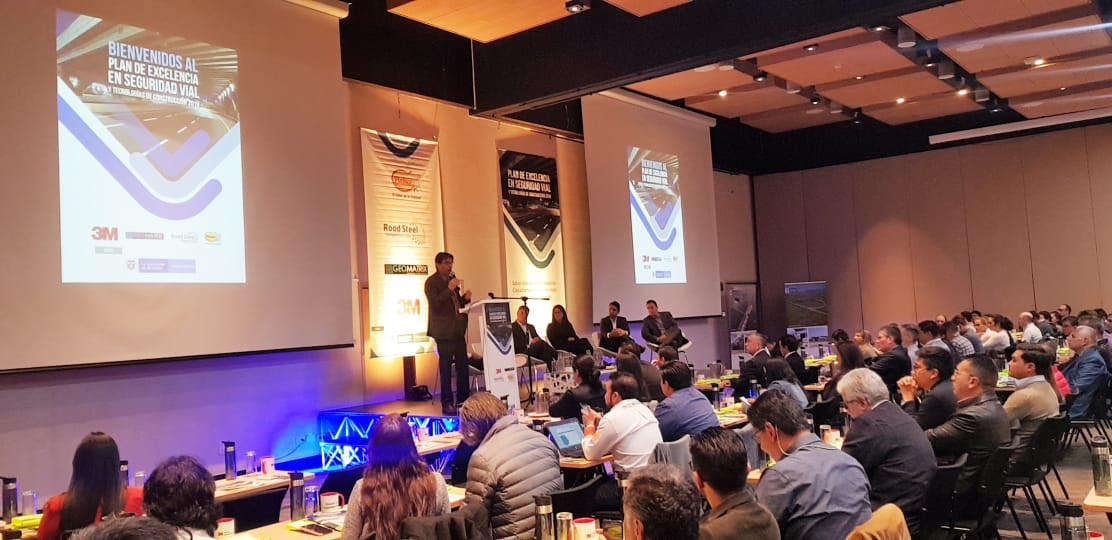 pintuco_oficial's tweet photo. Con el propósito de salvar vidas, nos unimos al @MinTransporteCo, a la @ansvcol y a la Sociedad Colombiana de Ingeniería. ¡La #SeguridadVial es nuestro compromiso!
 #LaMovilidadEsDeTodos #3M #GonvarriColombia #RoadSteel #3MScienceOfSafety https://t.co/DwK0Qfgi3V