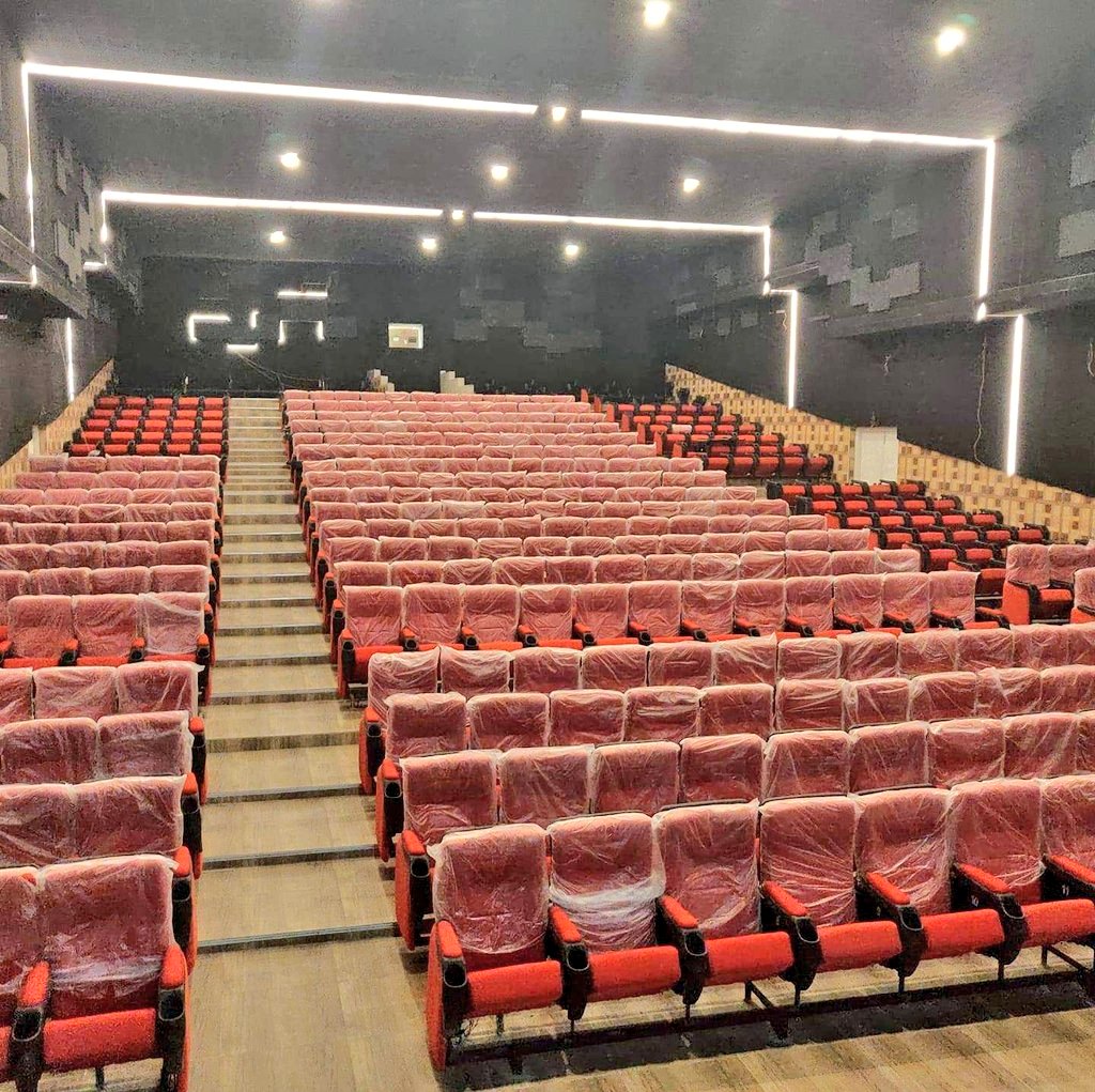 Trichy Films on Twitter: "Trichy BHELEC Cinema 4K Dolby Sound System  Seating Capacity Premium 60 Posh Elite 327 Couples Lounge ( 2 ) 40 Family  Class ( 3 ) 18 Totally 445 Seats #Kaappan… https://t.co/N3HEWh6NBV"