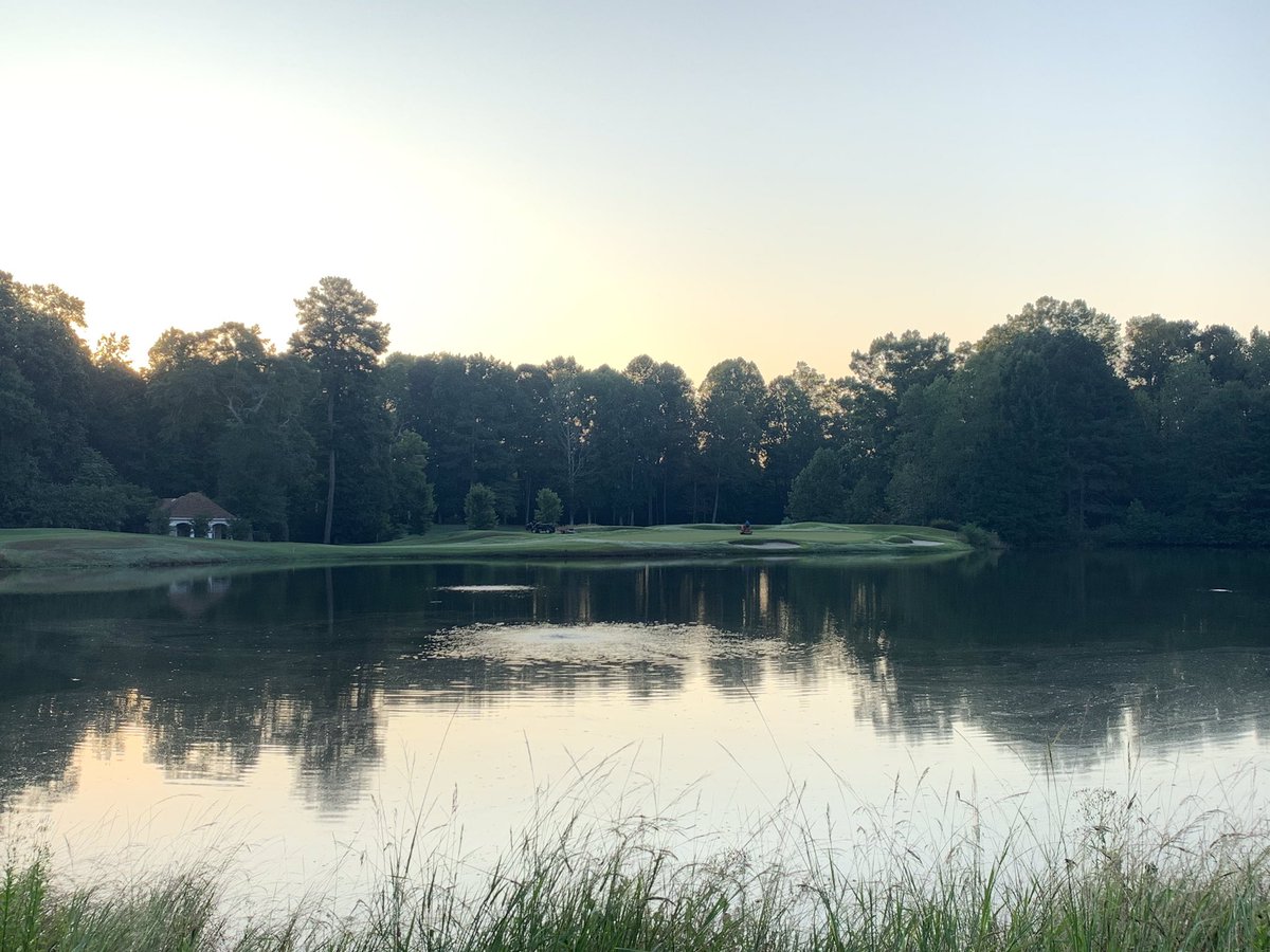 stivescc_vcsup's tweet photo. Fall Member Guest gets underway this afternoon!! We couldn’t have picked a better week to have it. Golf course looks great! Mowing out all short grass raking bunkers with a 2x/2x mow and roll. https://t.co/ogNROugGzY