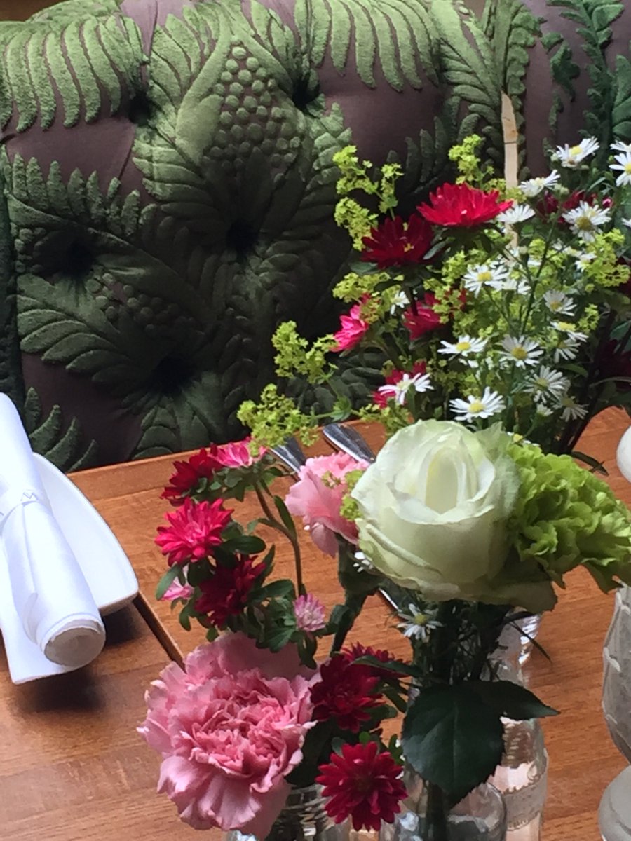 Add a seasonal floral display to compliment your dinner party soirée.. <a href="/Westcourthotel/">Westcourt Hotel</a> #Drogheda