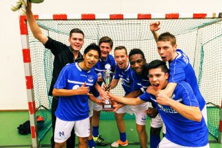 Het is nog even weg, maar het Jo van Marletoernooi staat weer op de planning in de WRZV hallen tussen kerst &amp; oud/nieuw.
Zet ‘m vast met potlood in de agenda!
Alle Zwolse veldvoetbal verenigingen aanwezig en terug op het ‘oude’ nest voor Zwols gezelligste zaalvoetbaltoernooi⚽️