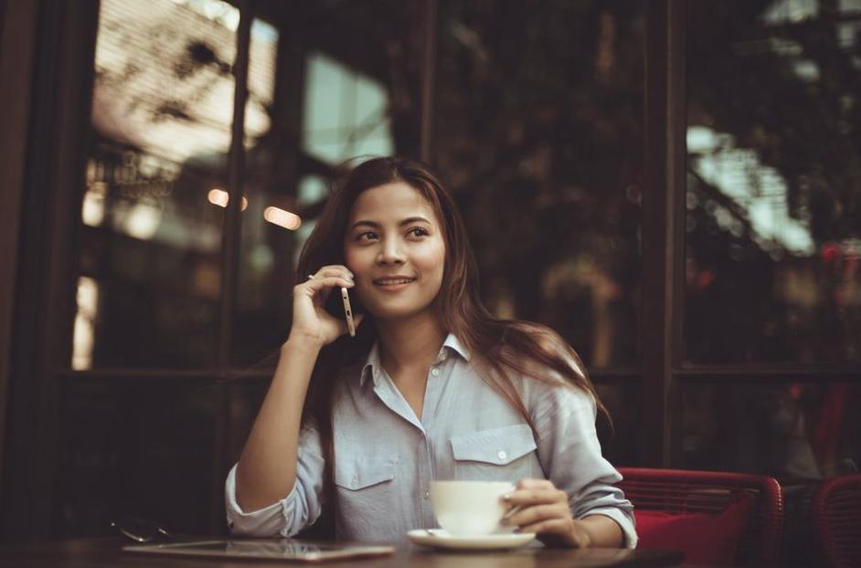 iPlumApp's tweet photo. You need a professional phone greeting, voicemail and extensions when your clients call.

Get Auto Attendant, Voicemail, Extensions and HD calling with iPlum for just $4.99 / month. https://t.co/zXZRPAXMBI
