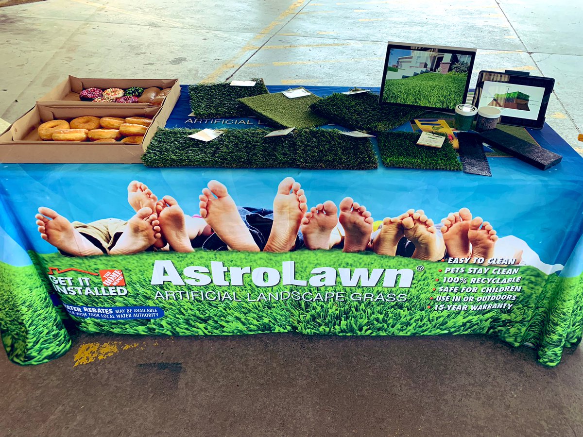 PNWAstroLawn's tweet photo. 🎉🎉#AstroLawnXBellevue🎉🎉     @jamie_veal @CComerfordHD @CorporateLarry #GreenGrass #AstroLawn #Donuts #HappyFeet #Bellevue #EnviroFill #Excited #ComeCheckUsOut #September19th https://t.co/1qQe5oAcls