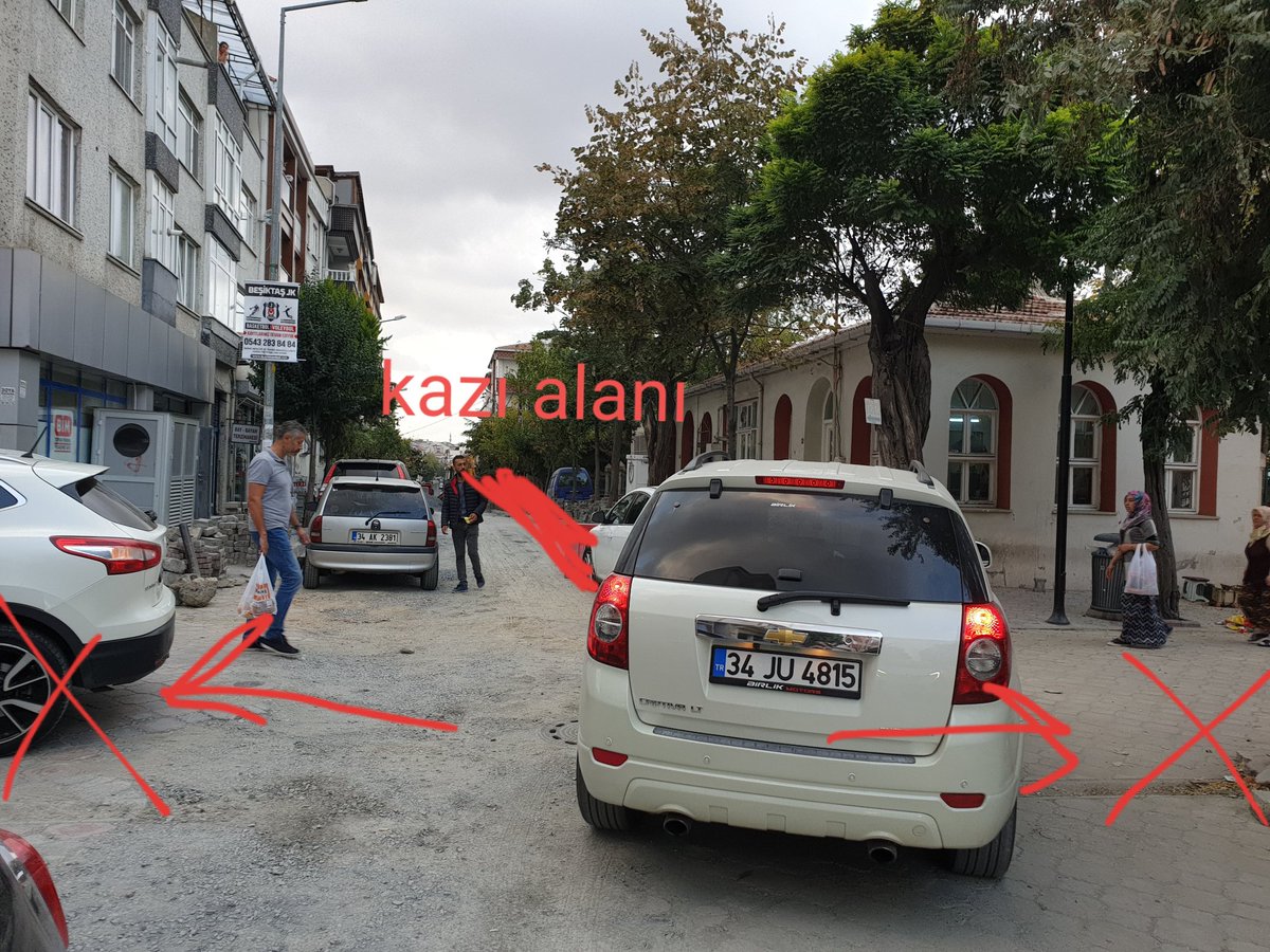Eyüpsultan, rami cuma mah. Cuma cami sokakta, iski isale hattı yenileme çalışmaları, trafik yönlendirme yönetmeliğine uyulmadan yapılmaktadır. Sokaklarda arac trafiği iptal durumda. @ibbBeyazmasa <a href="/iskignmudurlugu/">İSKİ Genel Müdürlüğü</a> <a href="/eyupbelediyesi/">Eyüpsultan Belediyesi</a>