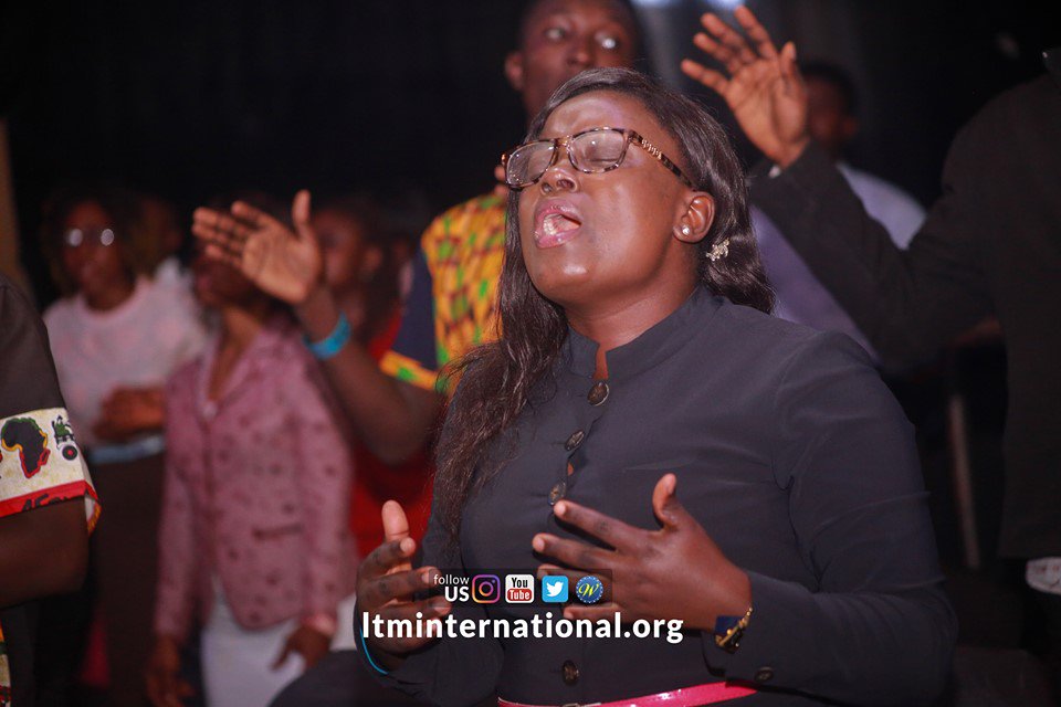 ltmint's tweet photo. Don't tell God how big the trouble is; show the trouble how big your God is. #GodoverEverything #ltmint #Wisdom #MonthofRest https://t.co/tr4JvzQyHq