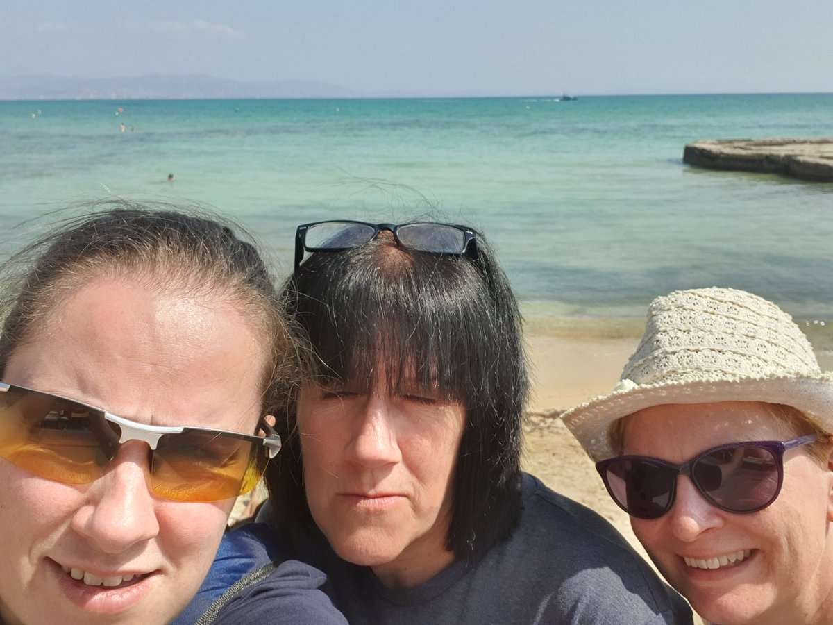 Linzi Scott tweet media