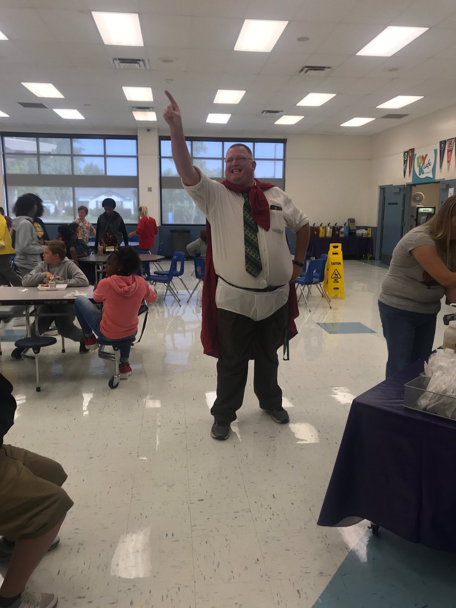 jacob_reeser's tweet image. Homecoming week-dress as your favorite character! #gvrox #grandviewhomecoming #weareGrandview
