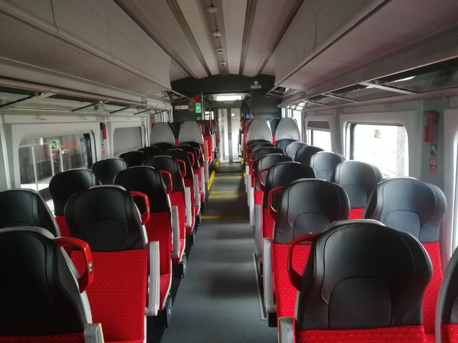 MetropoliaP's tweet photo. #Poznań-@SWARZEDZPL i z powrotem do @CityOfPoznan - to trasa oficjalnej prezentacji nowego #Elf. Wicemarszałek Wojciech #Jankowiak w imieniu samorządu #Wielkopolska odebrał od producenta i pokazał egzemplarz Elfa 2 typu #48WE. O 16.16 nowy Elf ruszył w trasę do Kutna. https://t.co/ph5Mr5AjlG