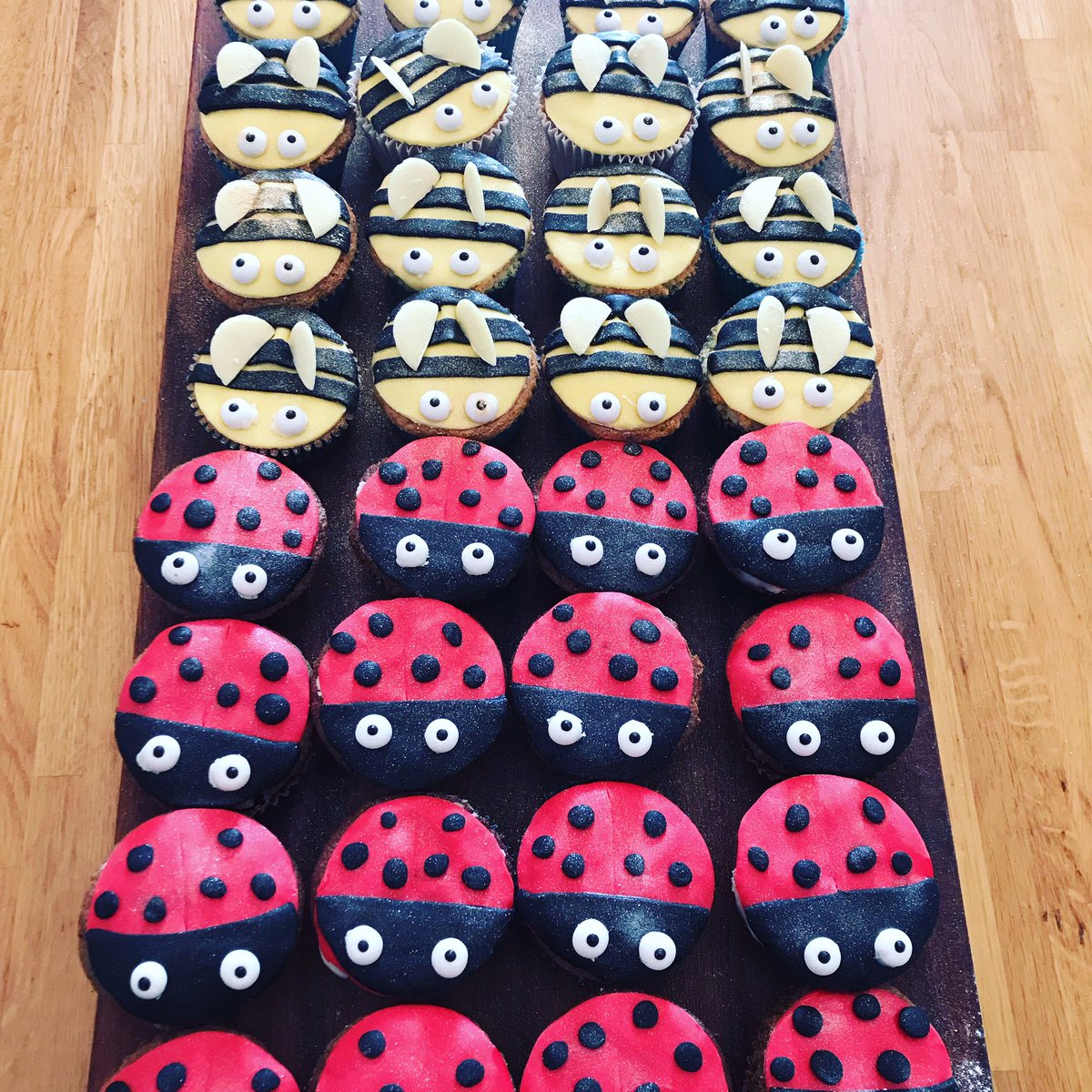 It’s been a buzzy day today getting these cupcakes ready for the Apple Fayre 🍎 🍏 in Leigh this weekend. Leigh Lollipops Nursery will be selling these to raise funds for the nursery so please support them.                                             #leigh #surrey #reigate