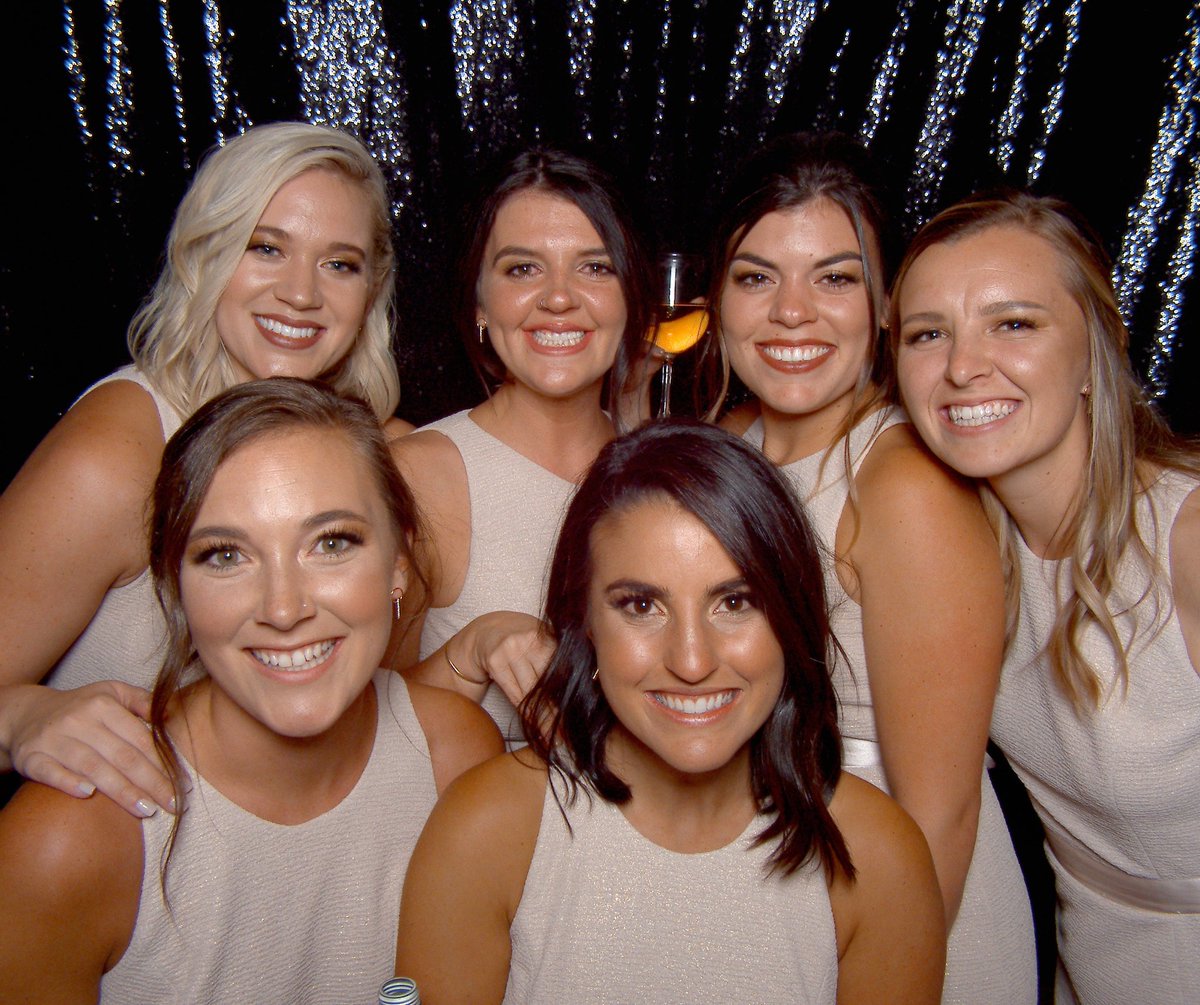 LumosPhotoCo's tweet photo. Having a Fall Wedding and missing a professional, high quality photo booth still? ✨

Lumos Photo Co. Is an open-air photo booth with a modern and sleek design that adds just the right mix of fun and elegance to any event. Special pricing on all bookings made by the end of year♥️ https://t.co/aK41CqXuKX