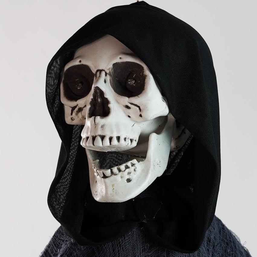 NorthLightStore's tweet photo. Watch as this eye-grabbing &amp; spooky decorative reaper comes to life in any home during Halloween. A must-have Halloween decoration. #halloweendecor #halloweendecorations #halloween #shopnorthlightseasonal #halloweendecoratingideas
SKU: NORTHLIGHT AR82610 https://t.co/2HtXfI7rYP