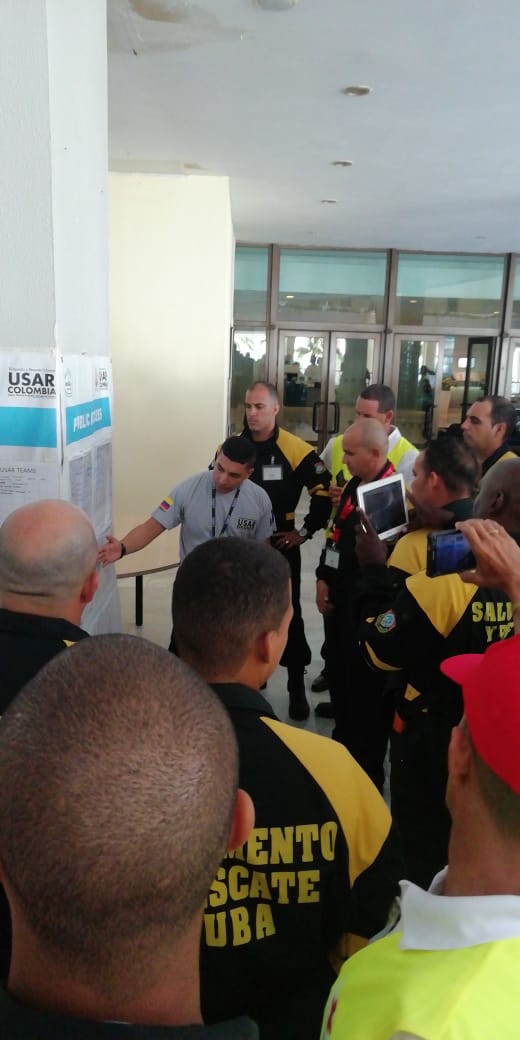 BomberosBogota's tweet photo. 👩🚒Nuestro equipo #USARCOL1 inició el ejercicio práctico que permite conocer las estructuras y capacidades nacionales e internacionales de respuesta en temas de Búsqueda y Rescate en Cuba en el marco del #SIMEX2019 Bajo los lineamientos @Insarag https://t.co/Yl4x7dxX0m https://t.co/UaY9gXE0WE
