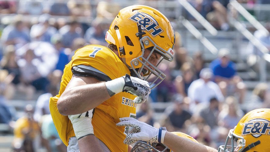 Max Yates (Abingdon) is making his own mark with the Emory &amp; Henry Wasps:

heraldcourier.com/sports/wr-yate…