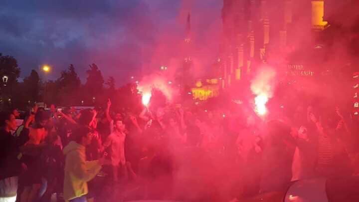 جانب من إحتفالات عُشاق النـادي الأهـلي في تركيـا ، مناسبة الذكرى 69 لتأسيس نـادي الشعـب 🇳🇬 .

#69YEARSOF_GLORY 
#WeAreAlahliSC